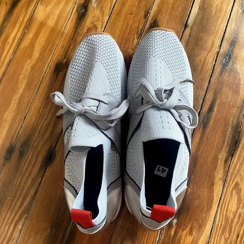 Lightweight fashion sneakers